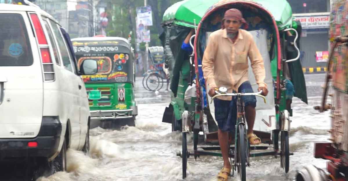 বৃষ্টি বাড়ছে চট্টগ্রামে, কমছে সিলেটে