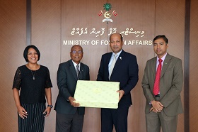 মালদ্বীপের প্রেসিডেন্টকে প্রধানমন্ত্রী শেখ হাসিনা ৭০০ কেজি আম উপহার