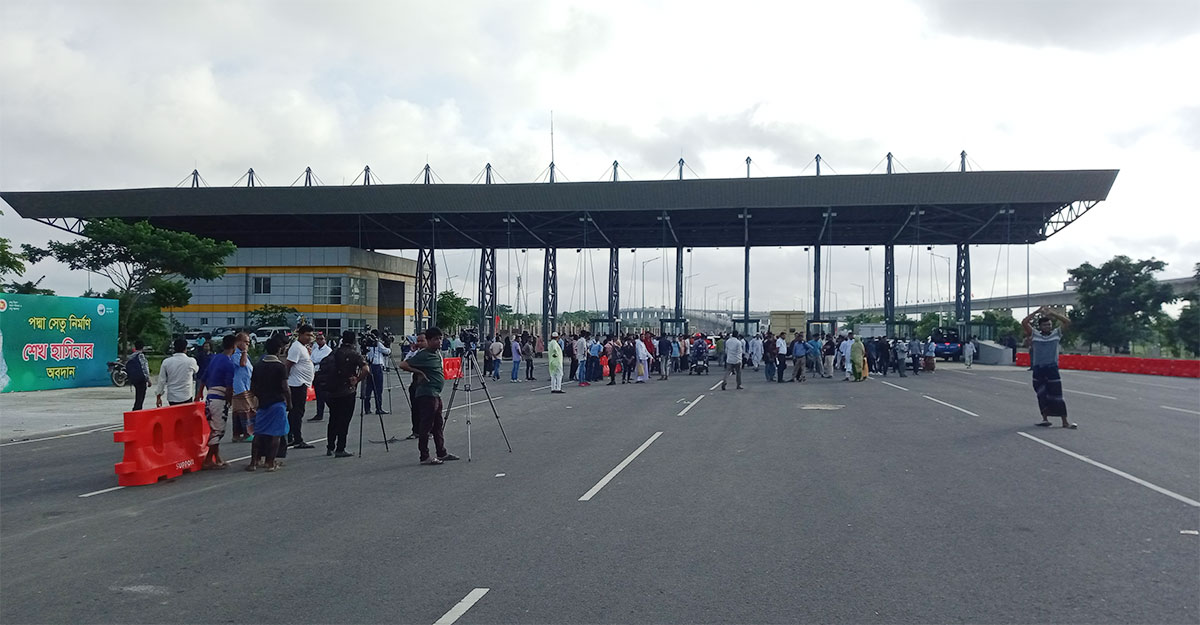 ৮ ঘণ্টায় পদ্মা সেতুতে ৮২ লাখ টাকা টোল আদায়