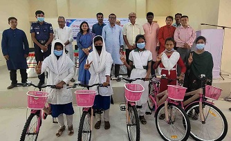 বাগাতিপাড়ায় শিক্ষাবৃত্তি ও বাইসাইকেল বিতরণ
