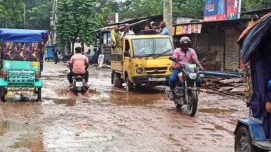 ঠাকুরগাঁও পৌরসভার রাস্তা গুলো বেহাল, ভোগান্তি চরমে