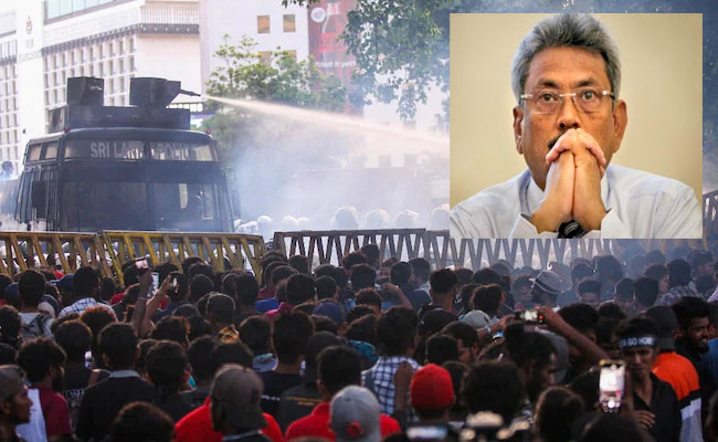বাসভবনে ঢুকে পড়েছে বিক্ষোভকারীরা, পালালেন শ্রীলঙ্কার প্রেসিডেন্ট গোটাবাইয়া