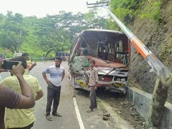খাগড়াছড়িতে দু'বাসের মুখোমুখি সংঘর্ষ, নিহত ১ আহত ২০