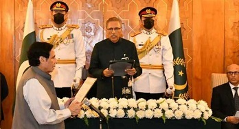 মাঝরাতে পাঞ্জাবের মুখ্যমন্ত্রী হিসেবে শপথ নিলেন ইলাহি