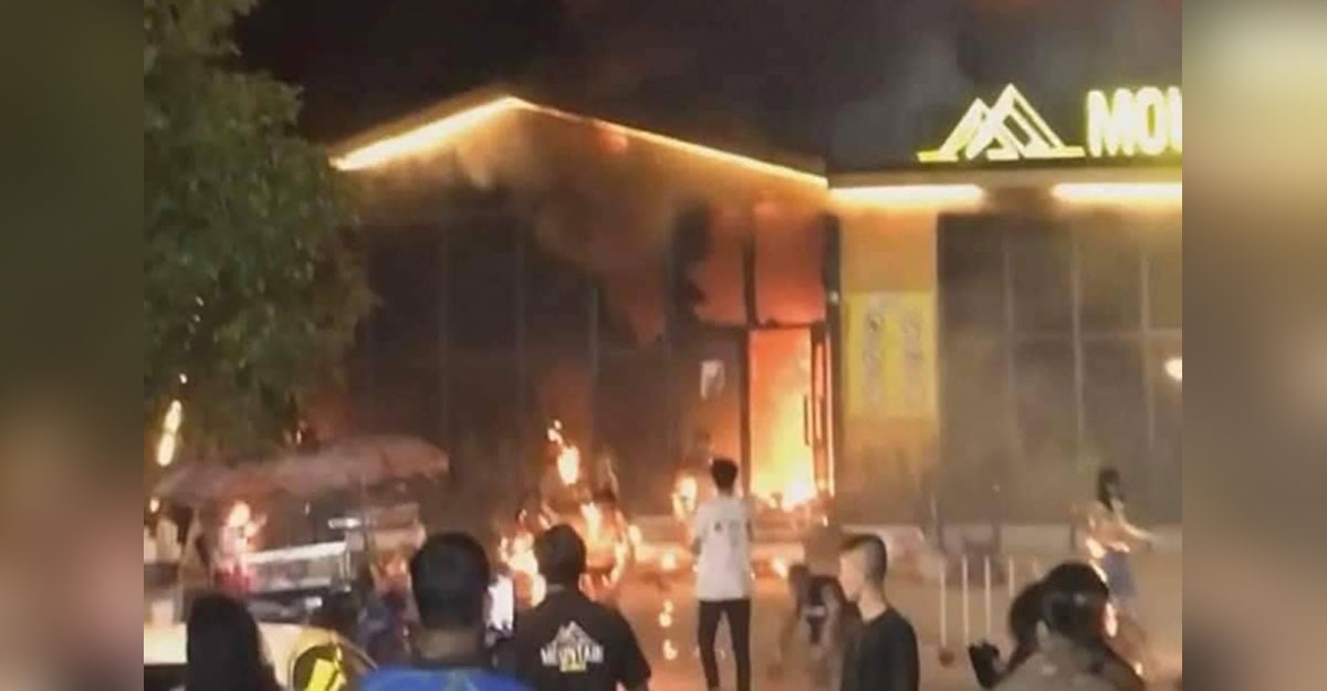 মধ্যরাতে থাইল্যন্ডে নাইট ক্লাবে ভয়াবহ আগুন, নিহত ১৩