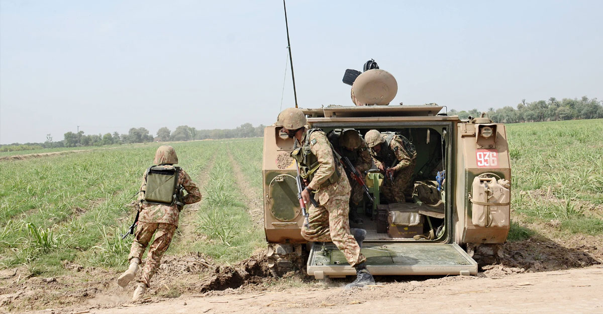 পাকিস্তানে আত্মঘাতী হামলায় ৪ সেনা সদস্য নিহত