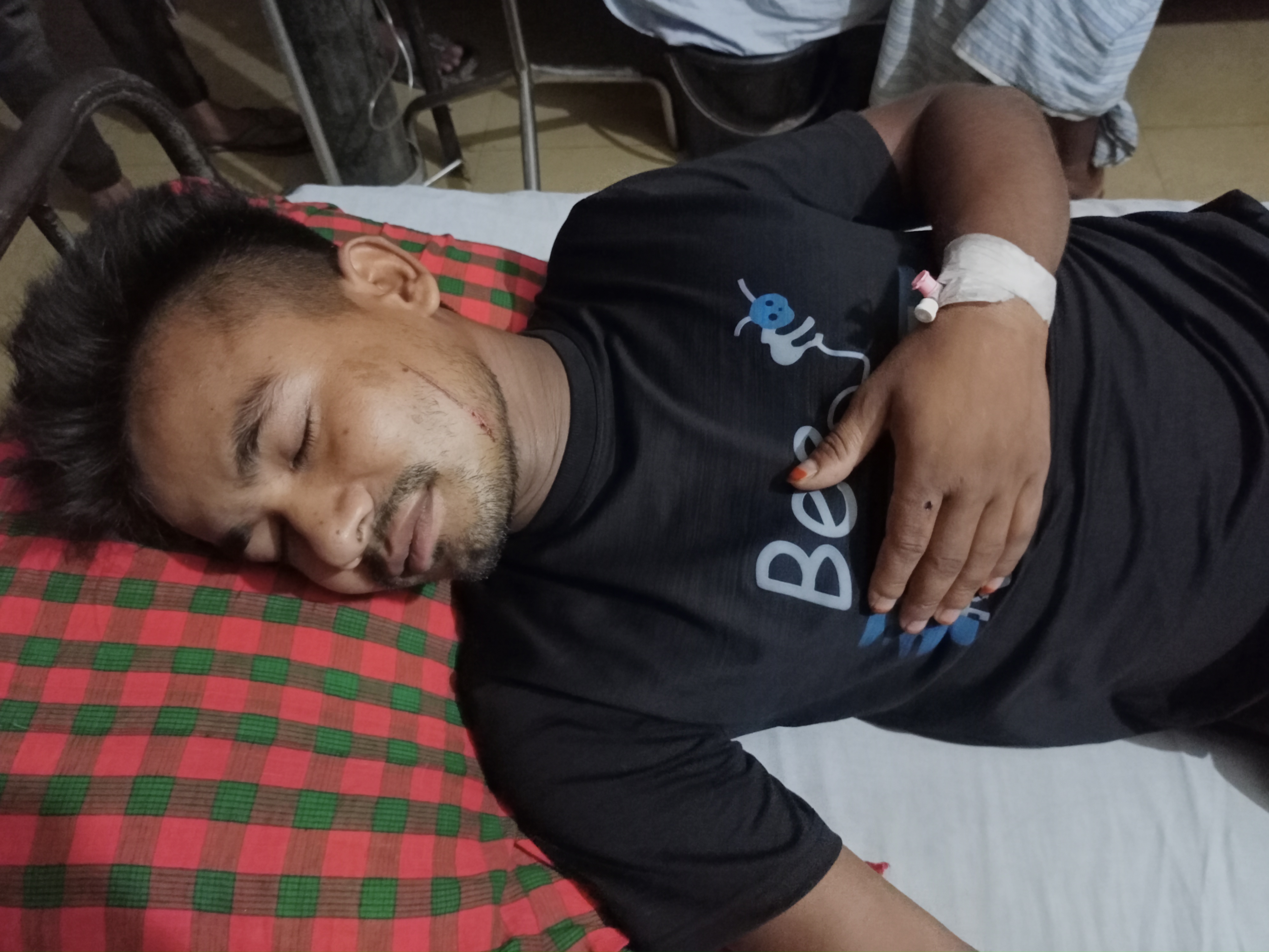 হাতীবান্ধায় মাদক ধরিয়ে দেয়া সন্দেহে যুবককে মারধর ও ছিনতাই