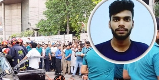 চালকের সহকারী ক্রেন চালাচ্ছিলেন