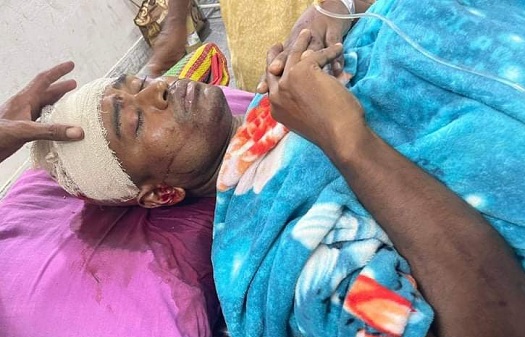 হাতীবান্ধায় মাদক পাচারে বাধা দেয়ায় কুপিয়ে জখম