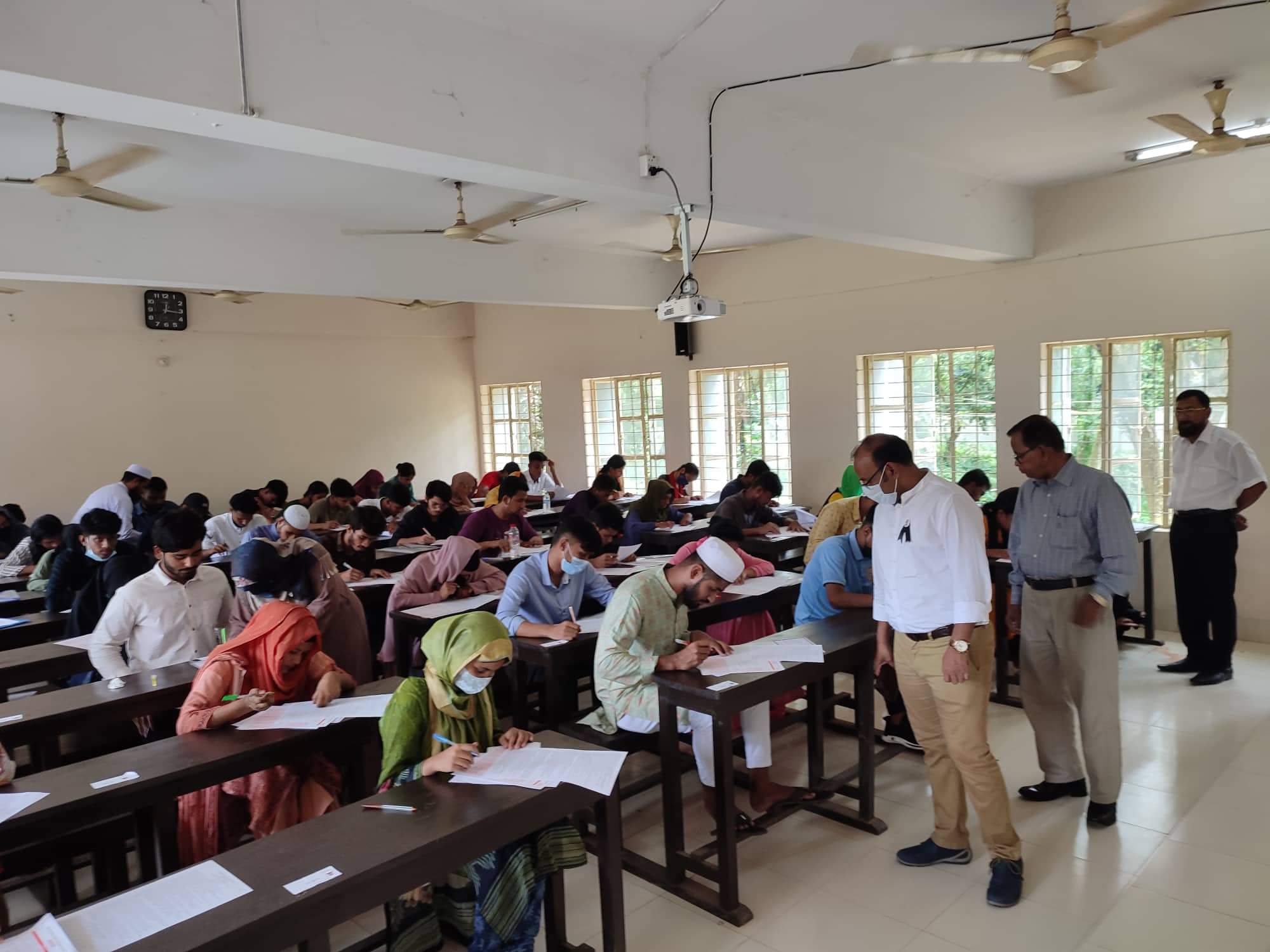 কুবিতে 'সি' ইউনিটের মাধ্যমে শেষ হলো গুচ্ছ পদ্ধতির পরীক্ষা