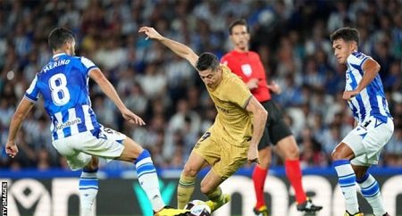 লেভানডফস্কির জোড়া গোলে জয় পেল বার্সা