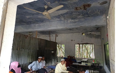 ফরিদপুরে ঝুকিপূর্ণ ভবনে চলছে মাদ্রাসার পাঠদান: শিক্ষার্থীদের আতঙ্ক