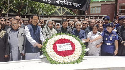 বঙ্গবন্ধুর সমাধিতে শিক্ষামন্ত্রী দীপুমনির শ্রদ্ধা