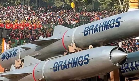 'ভুল করে' পাকিস্তানে ক্ষেপণাস্ত্র ছোড়ায় ভারতের ৩ কর্মকর্তা বরখাস্ত