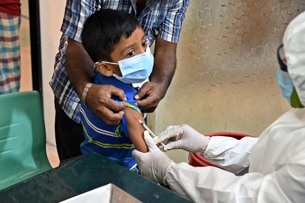 শিশুদের টিকা দেয়া শুরু, বয়স ৫ থেকে ১১