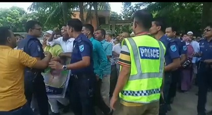 গজারিয়ায় পুলিশের বাধা উপেক্ষা করে বিএনপি'র ঝটিকা  মিছিল