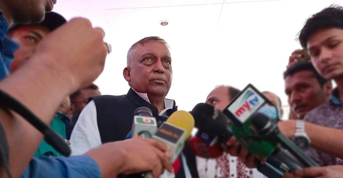 'সুনির্দিষ্ট তথ্য ছাড়াই কর্মকর্তাদের ওপর যুক্তরাষ্ট্রের নিষেধাজ্ঞা'