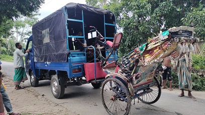 ফরিদপুরের নগরকান্দায় খাল থেকে রিকশা উদ্ধার, চালক নিখোঁজ