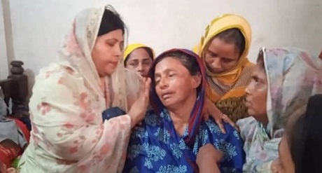 মায়ের বিলাপে নবীনগরের বাতাস ভারী, খুঁজছেন শাওনকে