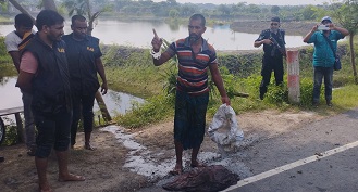 সাতক্ষীরায় মাথাবিহীন লাশ উদ্ধার, প্রধান আসামী আটক