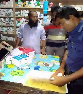 ফার্মেসি দোকানে মিলল গাঁজা-ইয়াবা: পল্লী চিকিৎসক গ্রেফতার