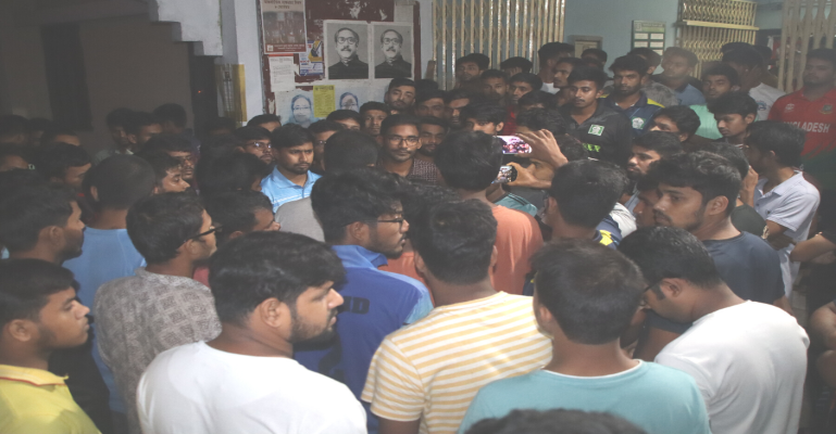 ইবিতে মধ্যরাতে ককটেল বিস্ফোরণ নিয়ে আতঙ্ক