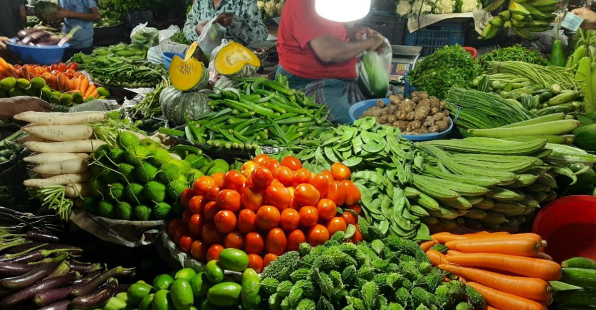 সবজি ভেদে দাম বেড়েছে ২০-২৫ টাকা