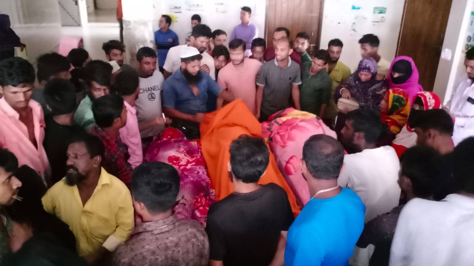 বরগুনায় বিদ্যুৎস্পৃষ্ট হয়ে একই পরিবারের তিন জনের মৃত্যু