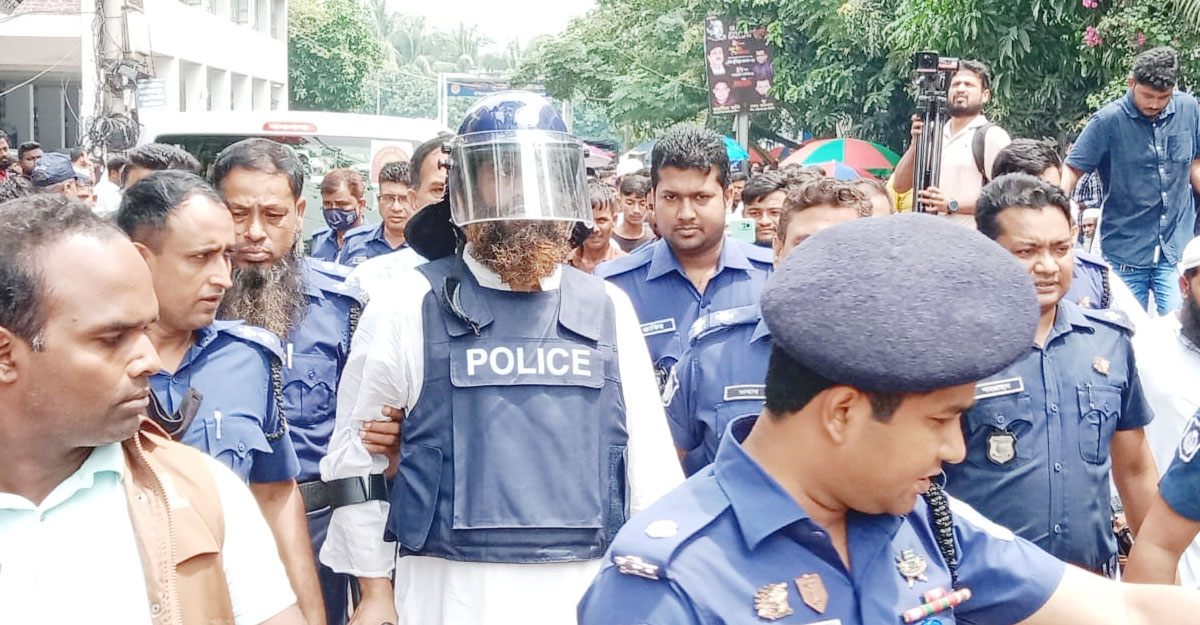 নারায়ণগঞ্জ আদালতে মামুনুল হক