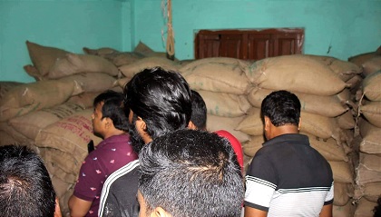 ফরিদপুরে খাদ্যবান্ধব কর্মসূচীর গোডাউন থেকে চাল চুরির  অভিযোগ