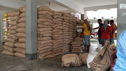 ভাসানচর রোহিঙ্গা ক্যাম্প থেকে রিলিফের ২২ মেট্রিক টন চাল পাচার: গ্রেফতার ৩
