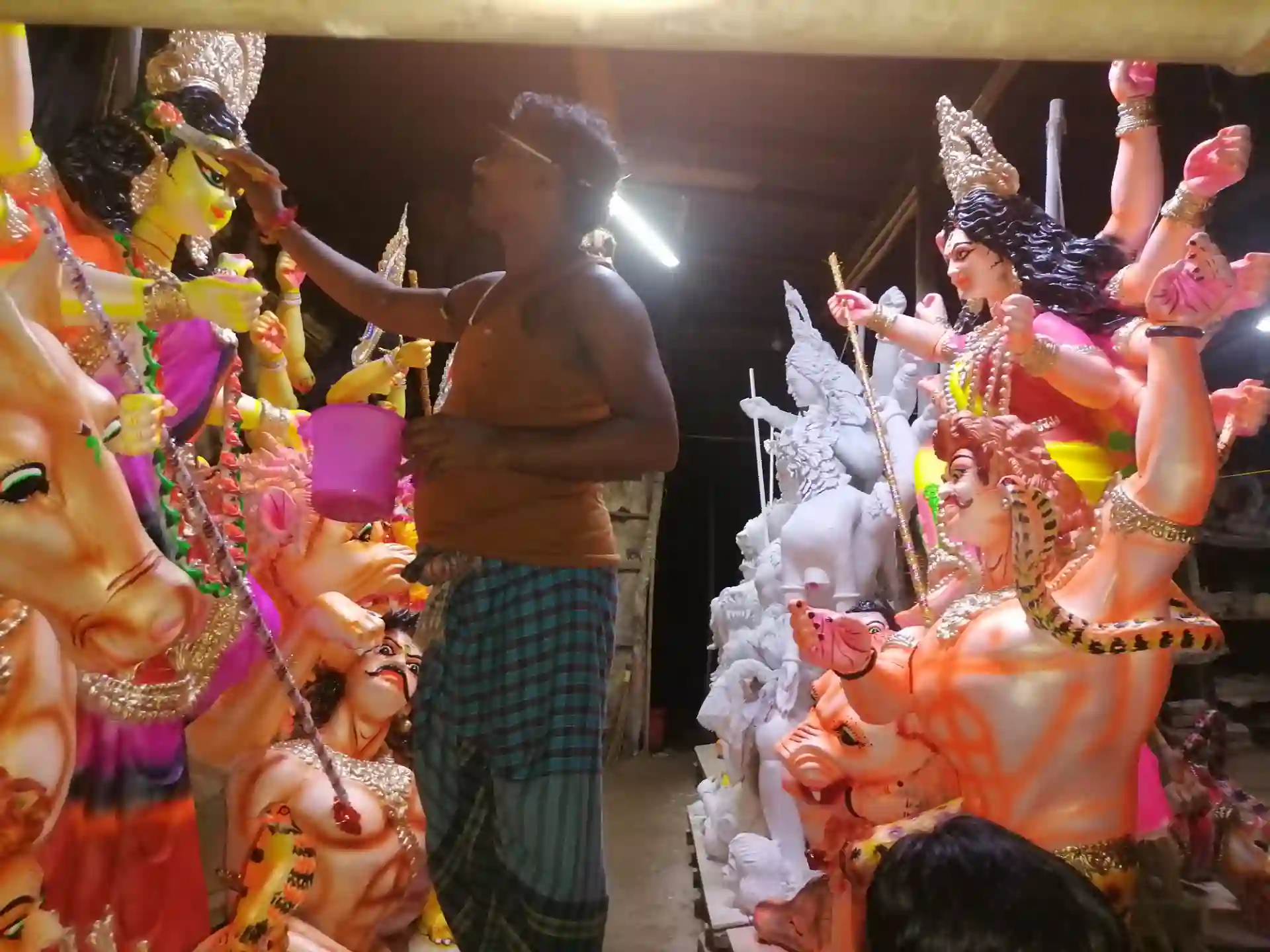 শারদোৎসবের প্রস্ততি পূজা মন্ডপ সহ পাড়া-মহল্লায়