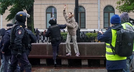 রাশিয়ায় যুদ্ধবিরোধী বিক্ষোভ, গ্রেফতার কয়েকশ