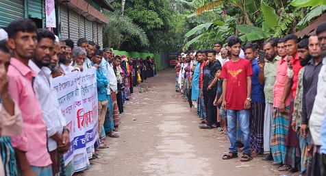 নোয়াখালীতে ইউপি চেয়ারম্যানের বিরুদ্ধে  জমি দখলের অভিযোগ