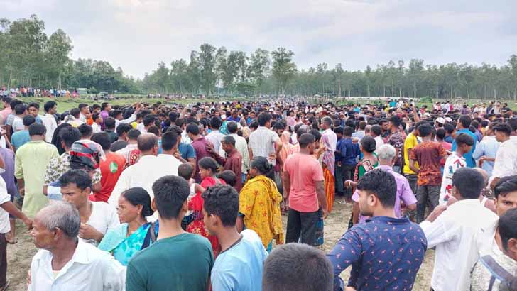 শিশুকে বুকে নিয়ে বেঁচে ফিরেছেন মা, মেয়ে নিখোঁজ