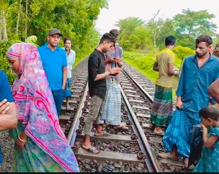 বাগাতিপাড়ায় ট্রেনে কাটা পড়ে যুবকের মৃত্যু