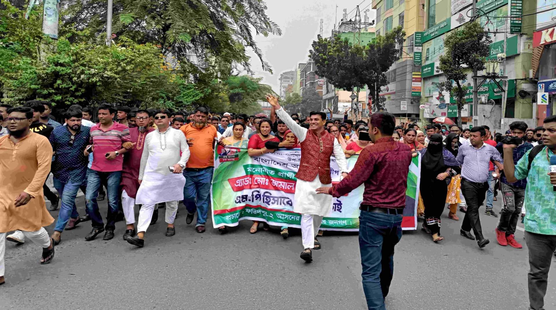 মনোনয়নপত্র জমা দিলেন জামাল, নেতাকর্মীদের ঢল