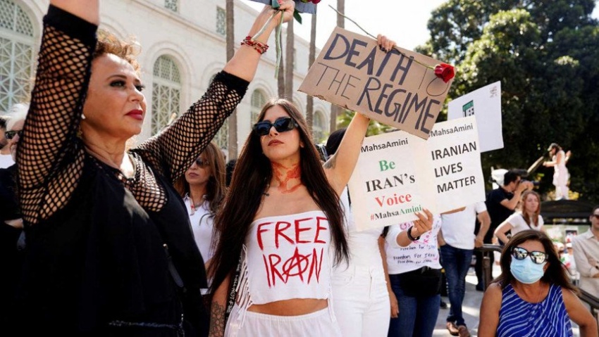 ইরানে হিজাববিরোধী বিক্ষোভে  ৯২ জনের প্রাণহানি ঘটেছে