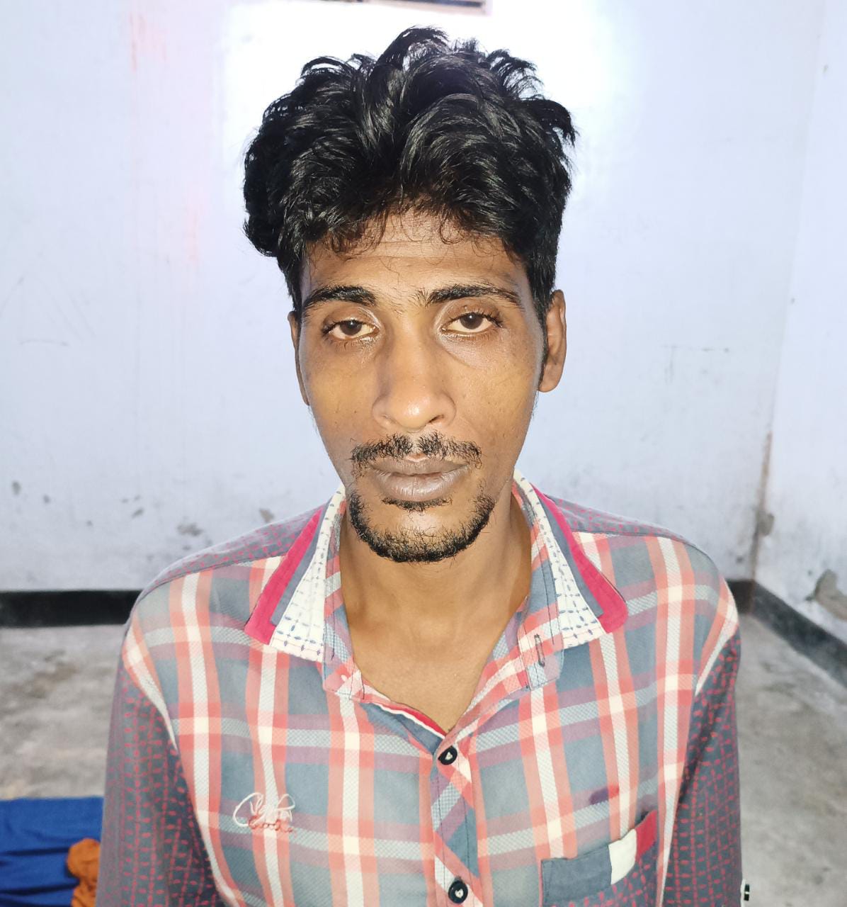 দুই কেজি গাঁজাসহ মোরেলগঞ্জে যুবক আটক