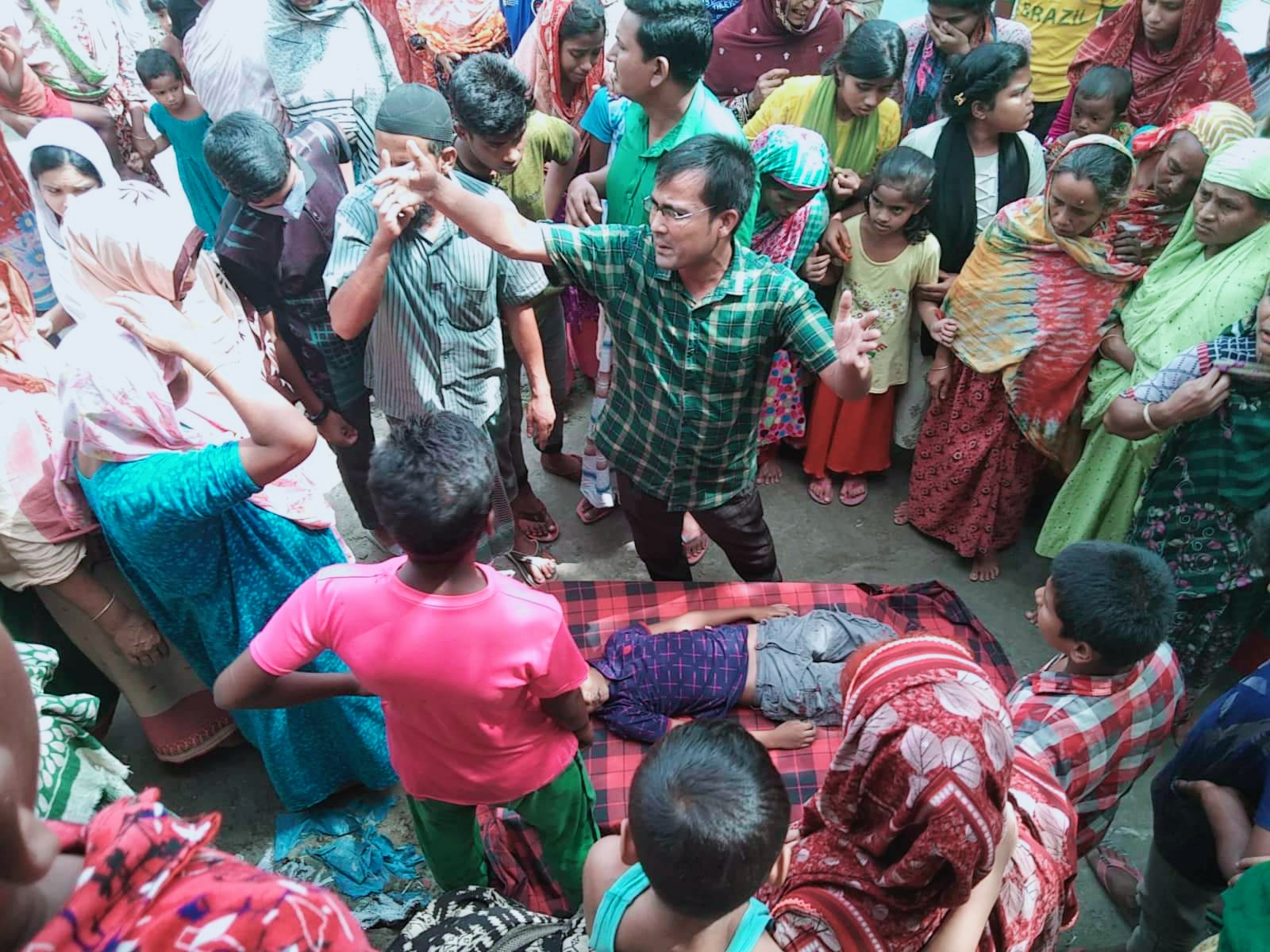 নানার বাড়ি বেড়াতে এসে বিদ্যুৎ স্পৃষ্টে প্রাণ গেল অপূর্বের