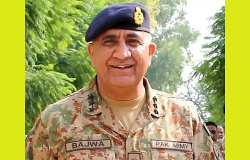 পাকিস্তানি সেনাপ্রধান কমর জাভেদ বাজওয়া আশ্বস্ত করলেন রাজনীতি থেকে দূরে থাকবেন