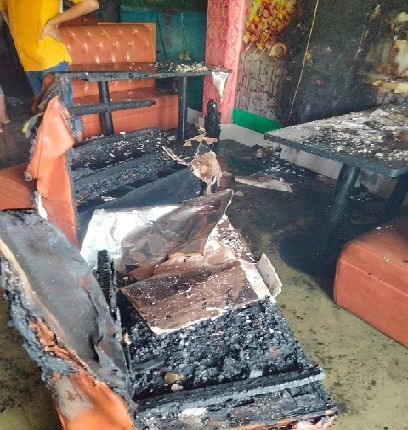 হাতীবান্ধায় ব্যাংক ভবনে আগুন, পুড়ে গেলে ঢাকা ক্যাফে