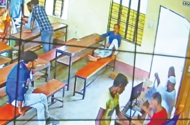 প্রথম নির্বাচনেই ধাক্কা খেল ইসি,সামলাতে না পেরে কঠোর হলো ইসি