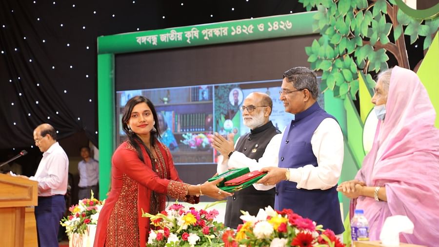 শুধু নিজে নয়, অন্যদের স্বাবলম্বী করতে নাসরিন এখন দিচ্ছেন প্রশিক্ষণ