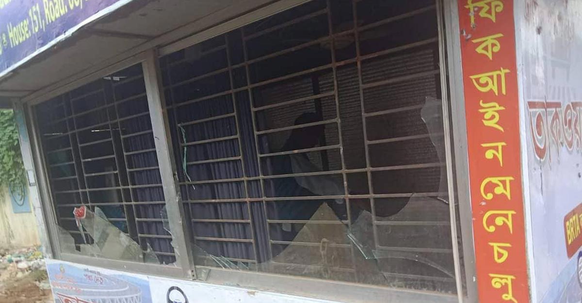 মিরপুরের কয়েকটি পুলিশ বক্সে রিকশাচালকদের হামলা