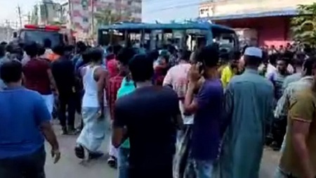 গাজীপুরে বাসচাপায় ৪ পোশাক শ্রমিক নিহত