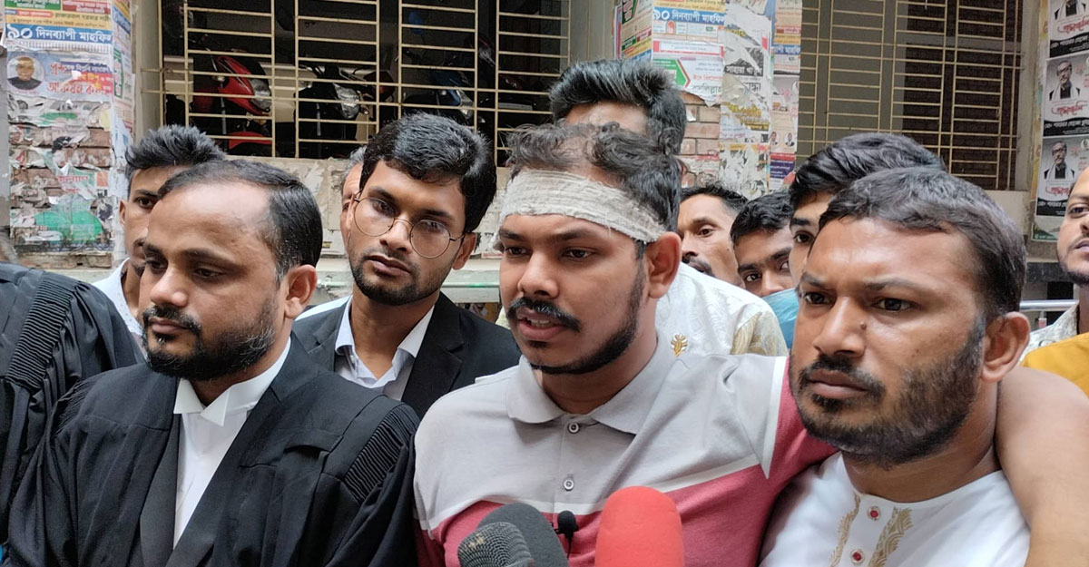 ছাত্রলীগের ১৪ জনের নামে ছাত্র অধিকার সভাপতির মামলার আবেদন হয়েছে