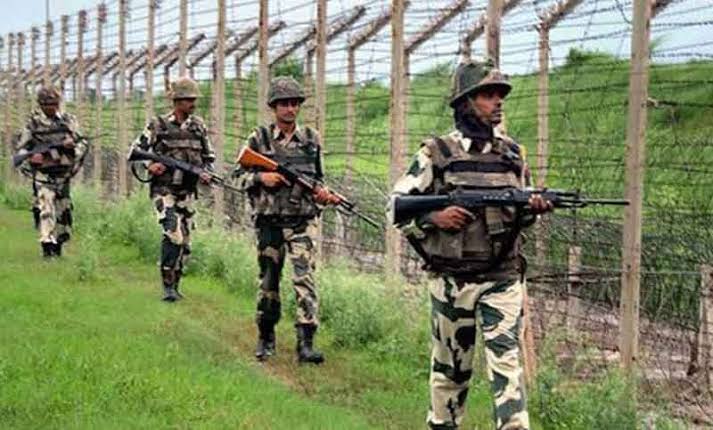 হাতীবান্ধায় বিএসএফ’র গুলিতে ২ বাংলাদেশী আহত