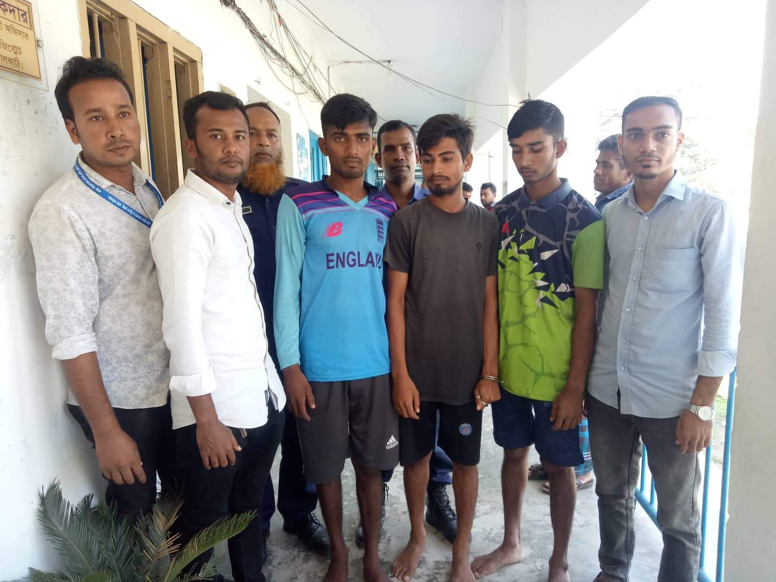 সুগন্ধায় মা ইলিশ শিকারের দায়ে ৩ কিশোরের জরিমানা