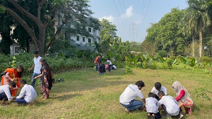 ইবিতে শিশুদের দিয়ে বৃক্ষরোপণ